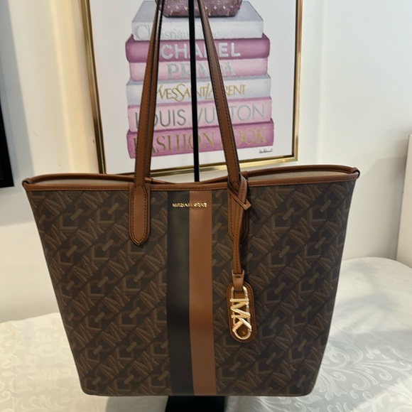 EUC Michael Kors Eliza Empire Logo Large Tote - Picture 2 of 13